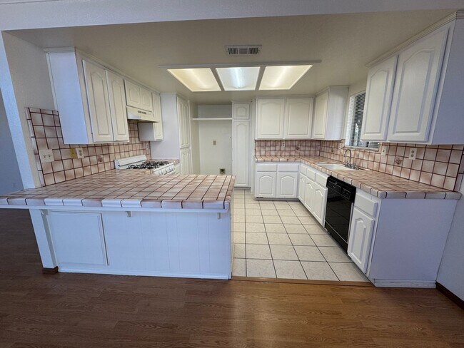 Building Photo - Spring Valley Lake Community Home