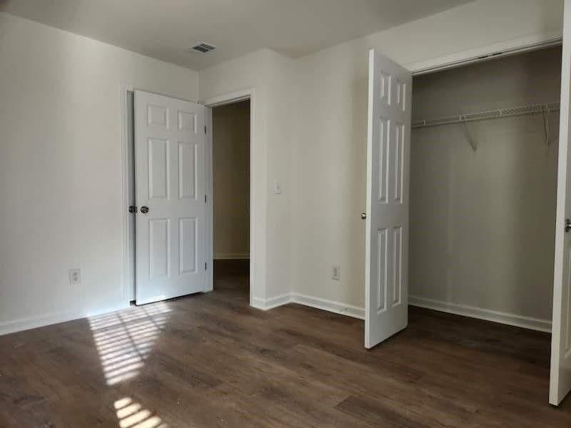 Building Photo - 2025 Kyrle Ln NW