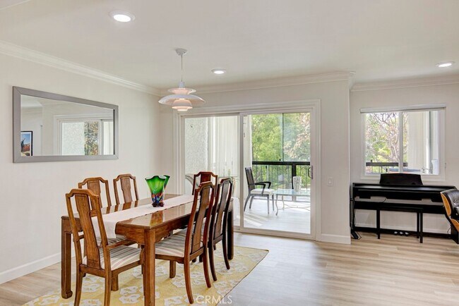 Building Photo - 5500 Paseo Del Lago W