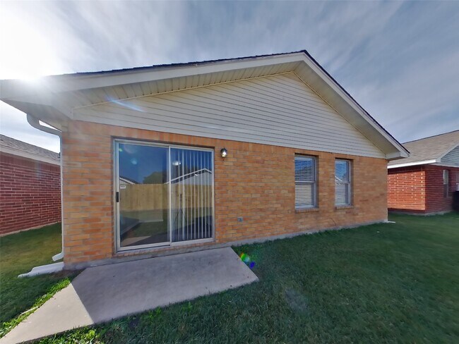 Building Photo - 3134 Boynton Dr