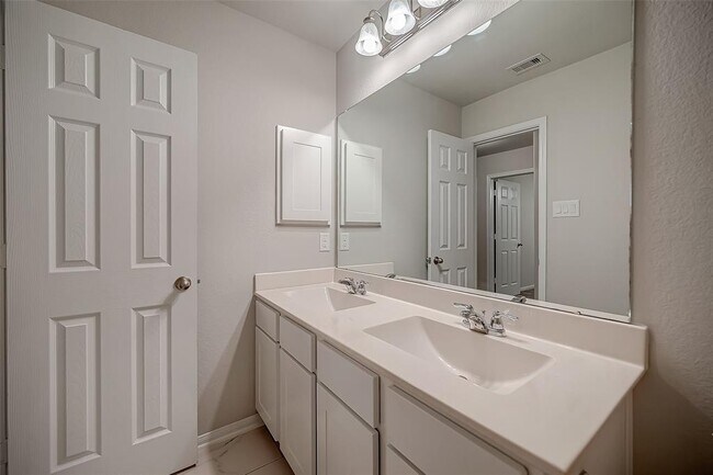 Building Photo - 3423 Hackberry Tree Ln