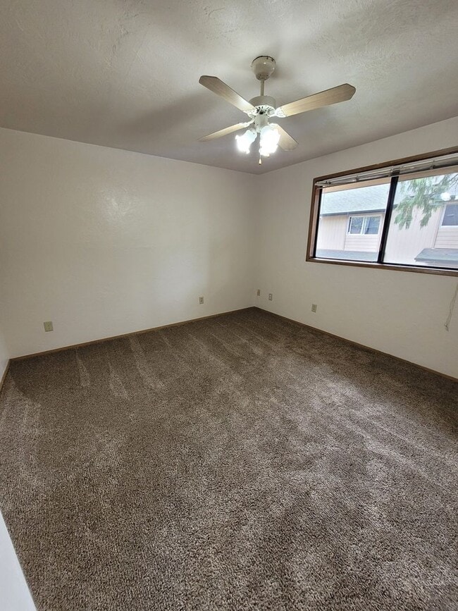Building Photo - $500 OFF at Move-In -Special - 2BD, 1.5BA ...