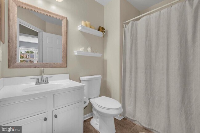 Building Photo - 161 Quiet Waters Pl