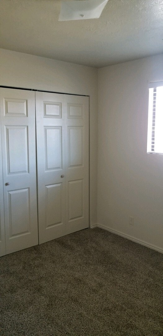 Building Photo - Downtown Town Home