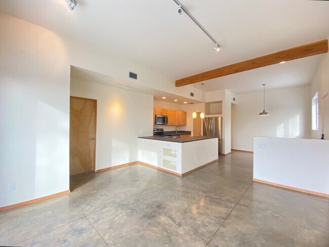 Building Photo - 1 MO. FREE RENT! Contemporary Retreat on Dunlap St.