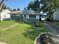 Building Photo - Two Bedroom Single Family Home with Fenced...