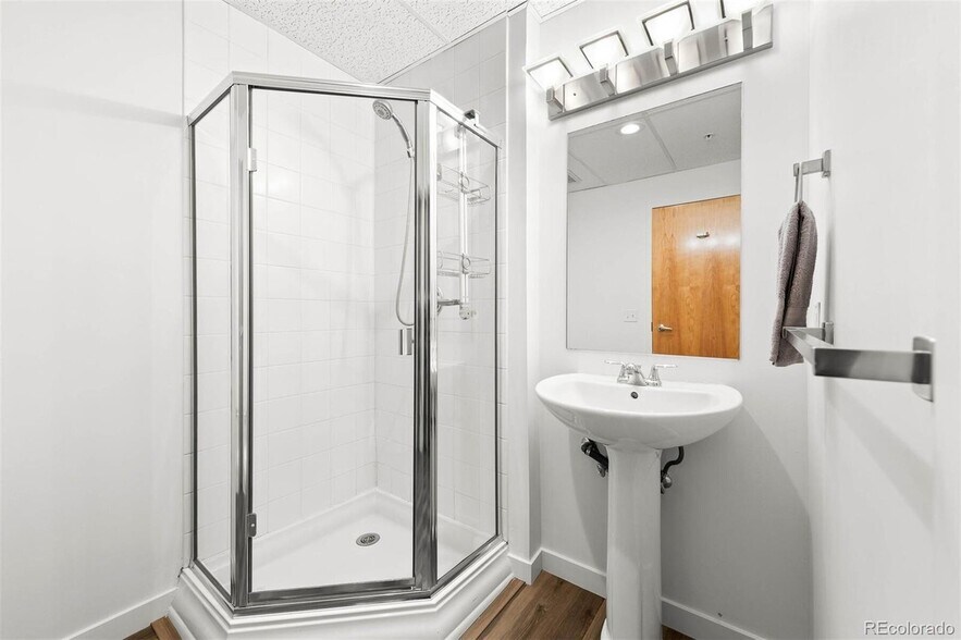 Building Photo - 3100 Huron St