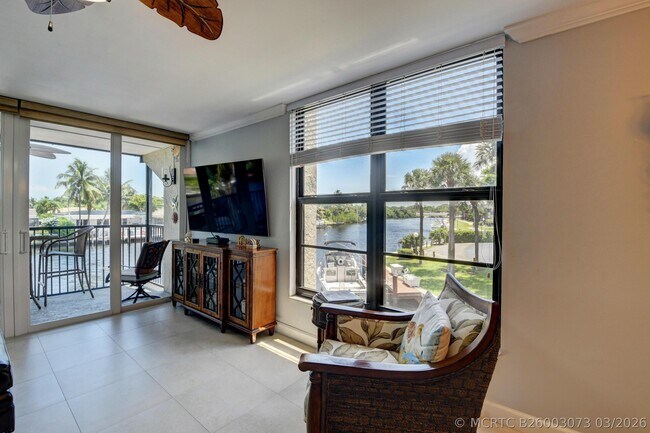 Building Photo - 19 Royal Palm Way