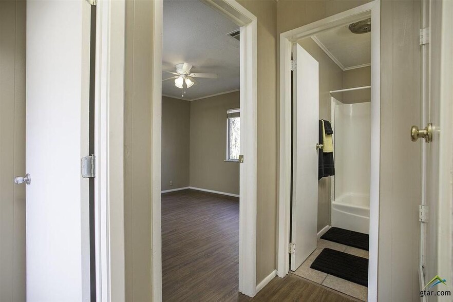 Building Photo - 1511 Milam Dr