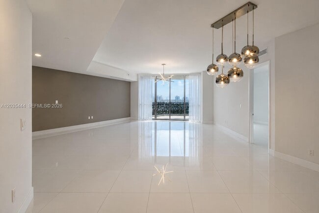 Building Photo - 15901 Collins Ave