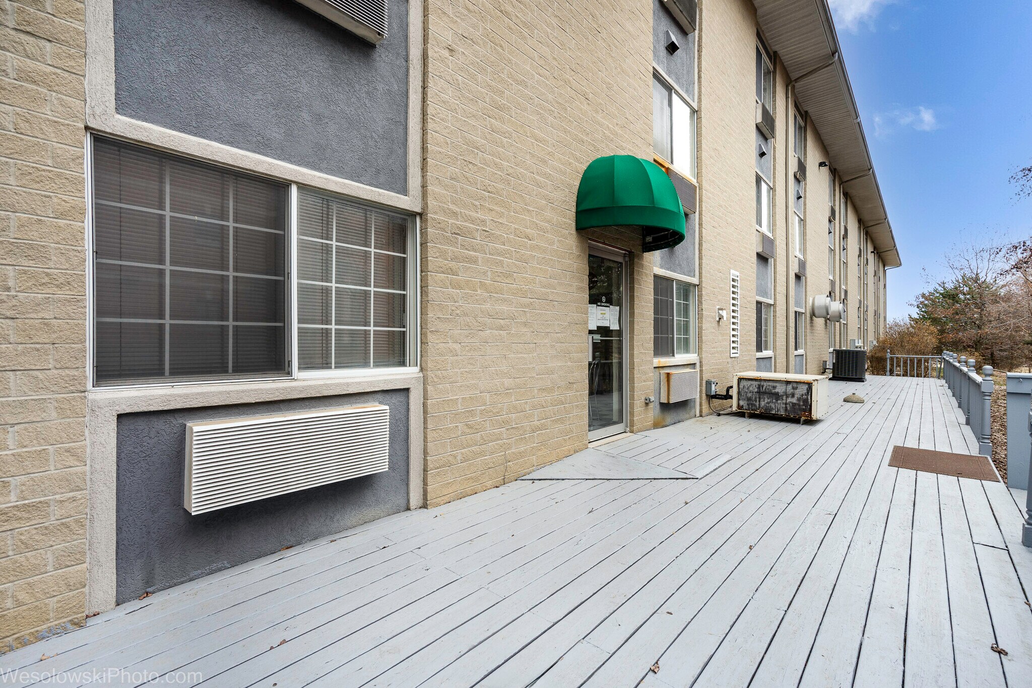 Patio-Common Area - 3305 Sunset Ave