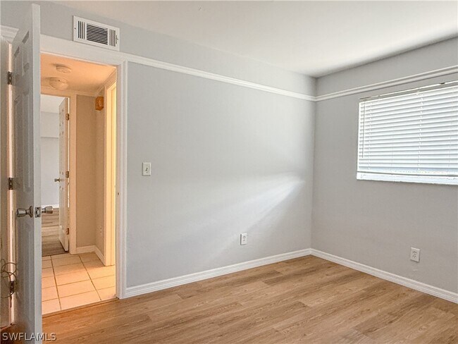 Building Photo - 10101 Sandy Hollow Ln