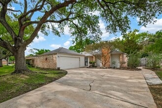 Building Photo - 1007 Apache Falls Dr