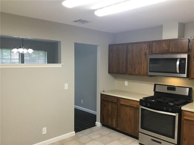 Building Photo - 307 Ridgewood Dr