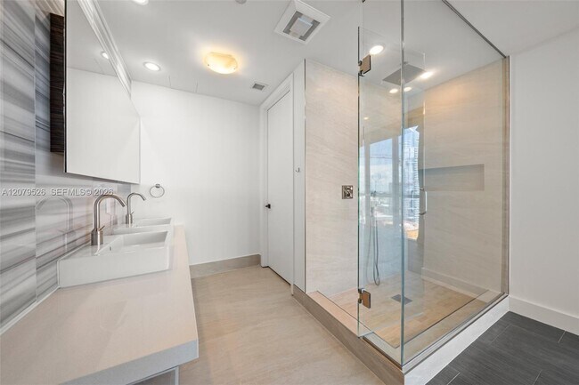 Building Photo - 1100 Biscayne Blvd