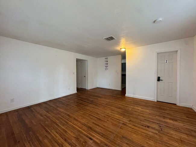 Building Photo - 416 Sun Ct