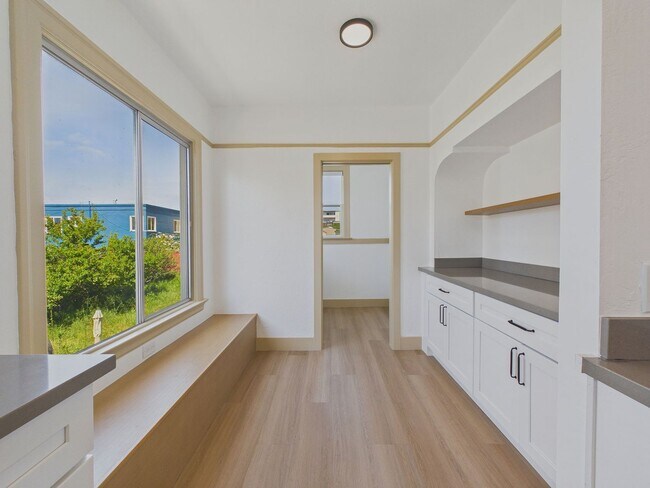 Building Photo - 58 Vale St