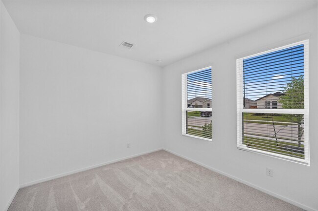 Building Photo - 807 Heaven Dr