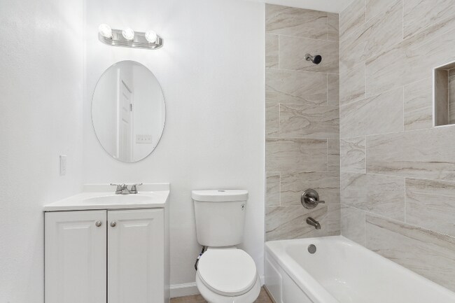 Building Photo - 304 Deacon St