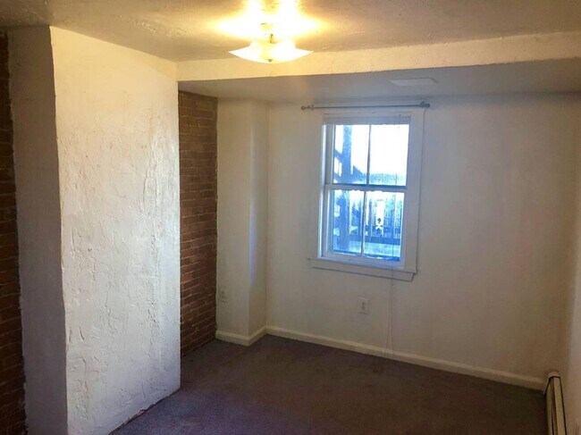 Building Photo - Student friendly Brighton 2-bed