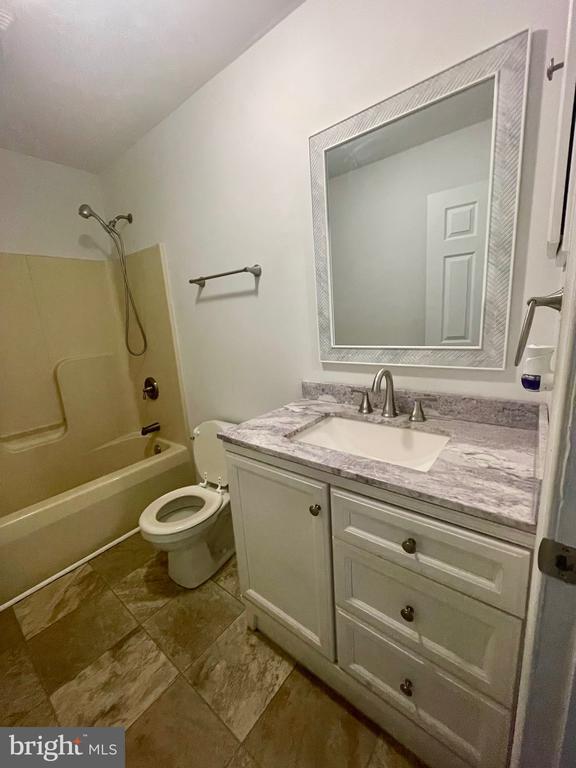 Building Photo - 916 Harwood Rd