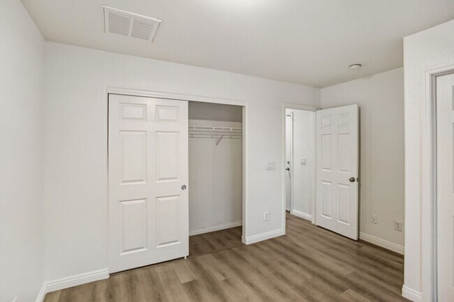 Building Photo - Beautiful 3 Bed Home With 3 Full Baths And Bed and Full Bath On 1st Floor