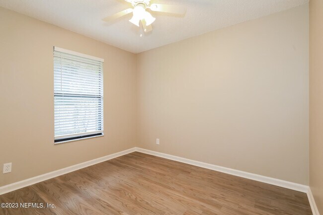 Building Photo - 6353 Tree Top Cir W