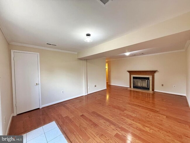 Building Photo - 15008 Cherrydale Dr