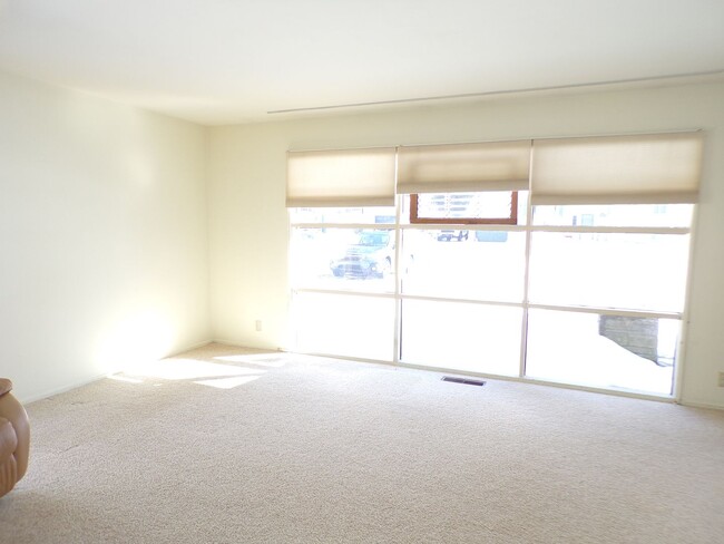 Building Photo - Light-Filled Home in Ideal Traverse City Neighborhood