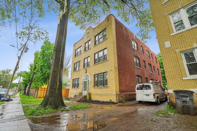 Building Photo - 208 Magnolia St