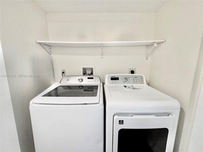 Building Photo - 9905 Westwood Dr