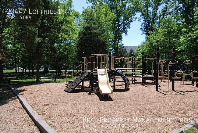 Building Photo - Beautifully Maintained 7 Bedroom 6 Bath Ho...