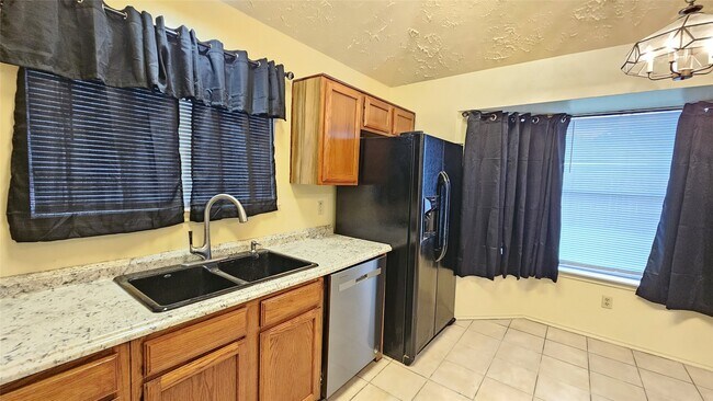 Building Photo - 8731 Croteau Dr