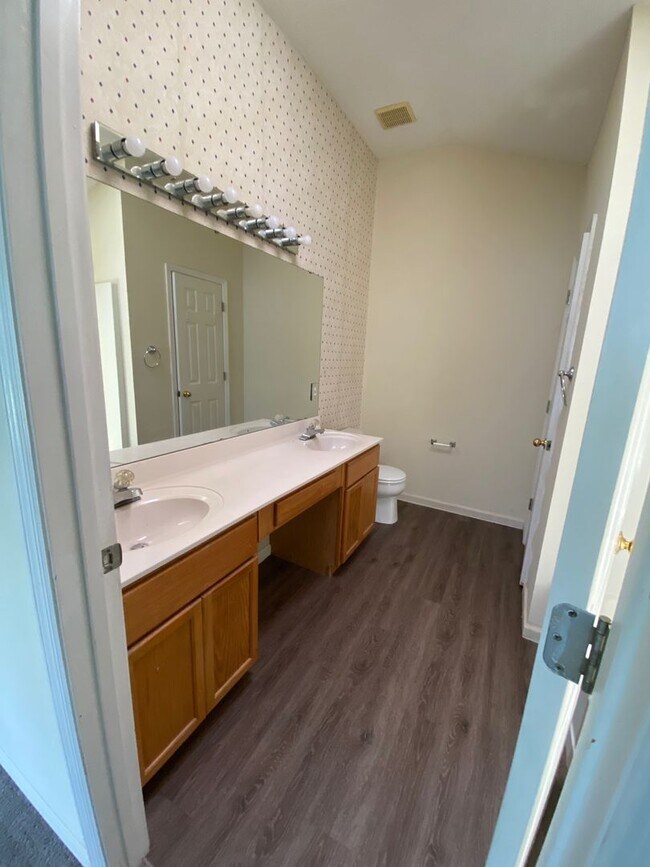 Building Photo - Leasing NOW. Killearn Lakes home with fenced in backyard