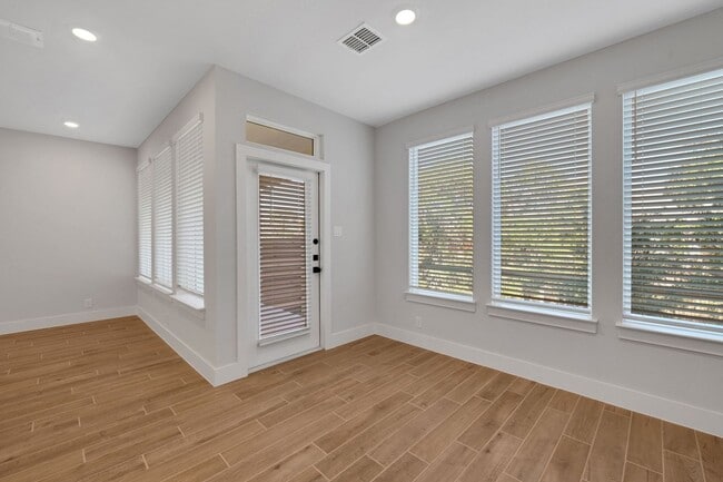 Building Photo - 13709 Giovannis Gdn