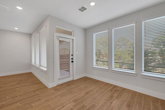 Building Photo - JUNE SPECIAL! - Beautiful Townhome!