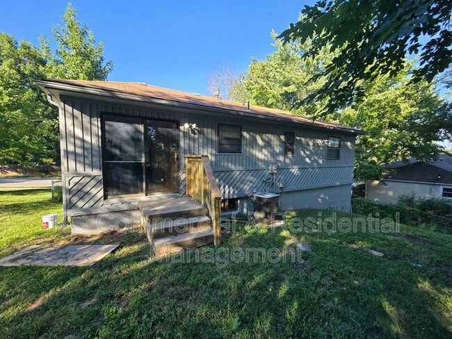 Building Photo - 4508 NW Valley View Rd
