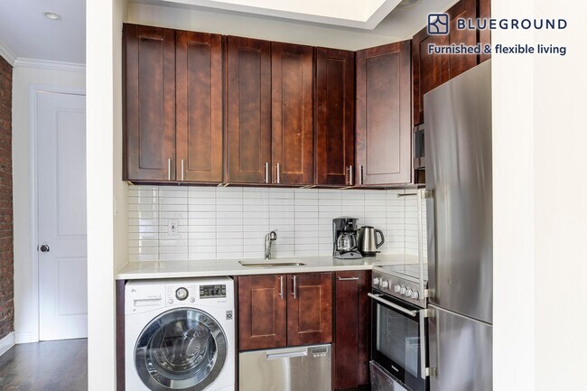 Building Photo - 223 Mott St