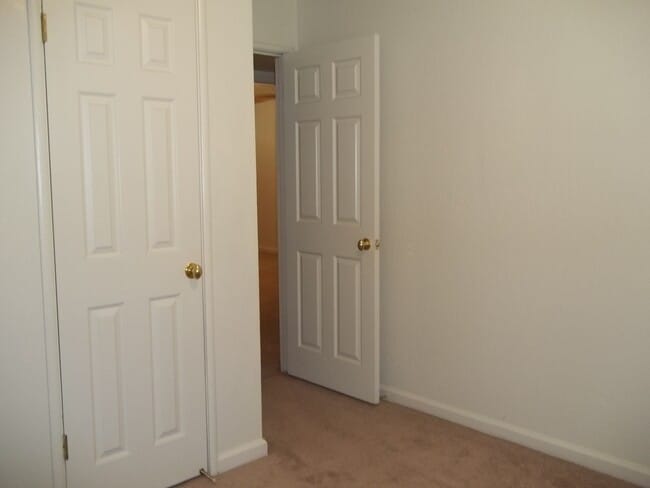 Building Photo - Nice and updated 3 bedroom home offering n...