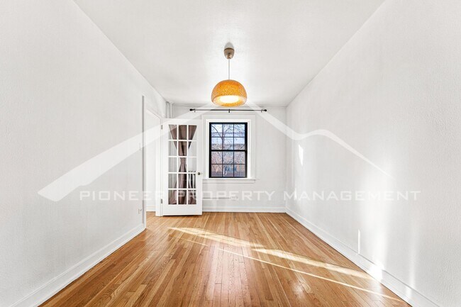 Building Photo - Spacious Condo with Office!