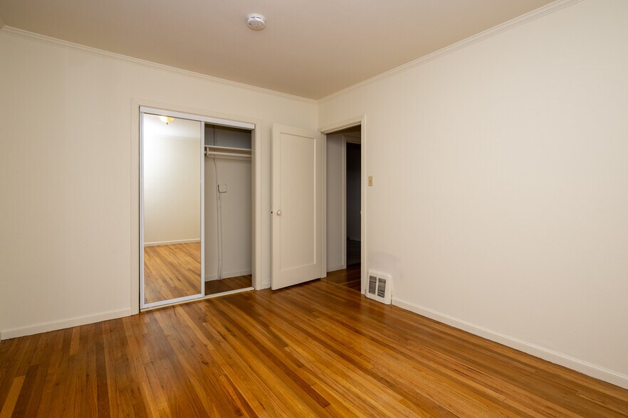 Building Photo - 1401 43rd Ave