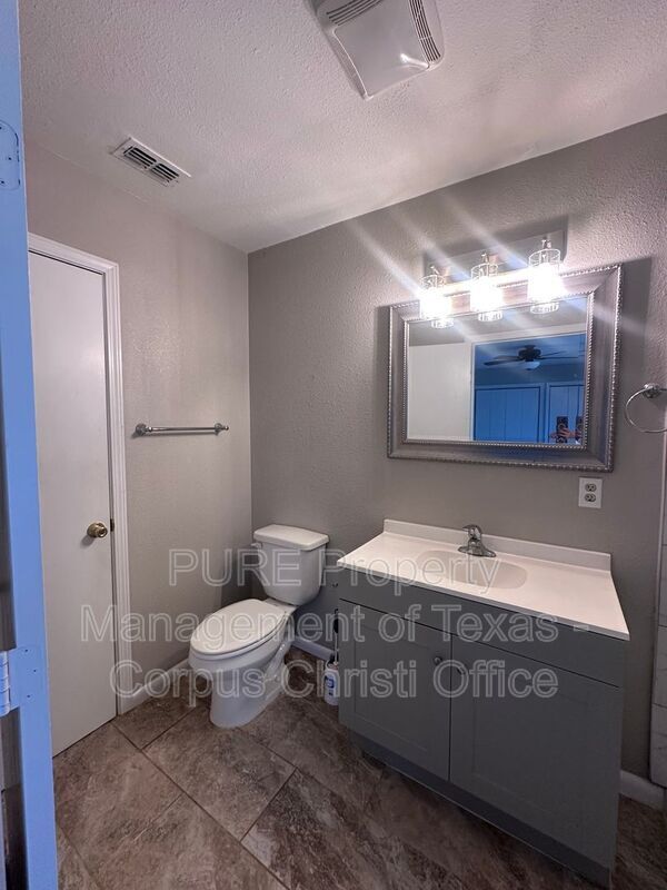 Building Photo - 538 Chase Dr