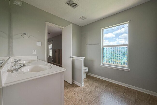 Building Photo - 18110 Shallow Leaf Ln