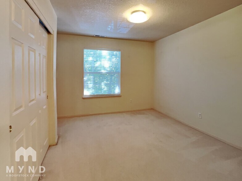 Building Photo - 1723 NE Ashberry Dr