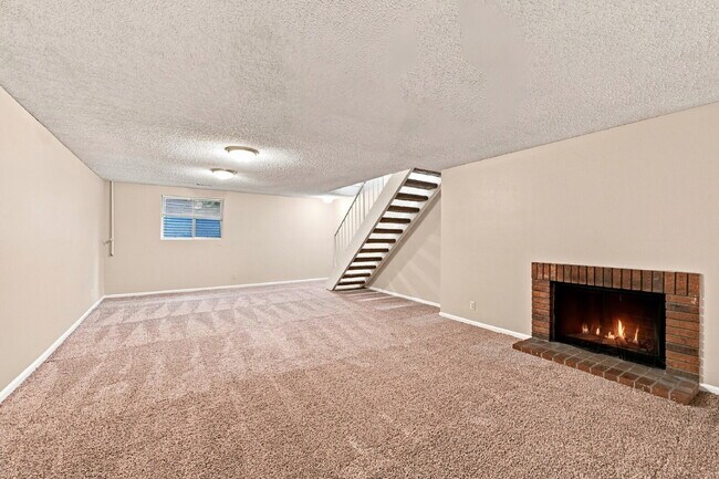 Building Photo - $2,440.95, 2 Beds - 3 Bath, Single Family Home in Littleton with Brand New Appliances!