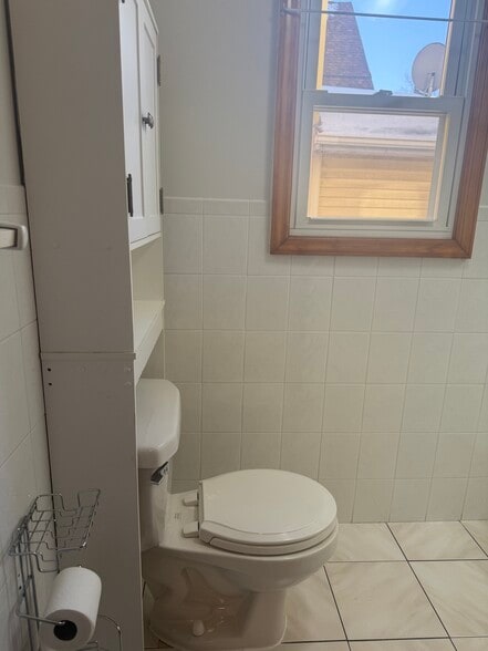 Modern Bath - 67 Humboldt St