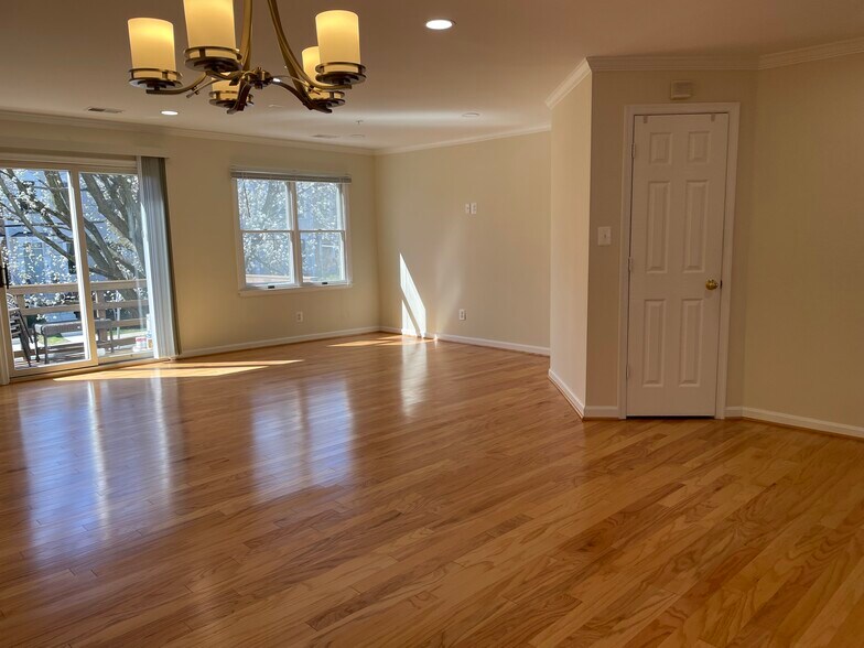 Building Photo - 203A Locust St SE