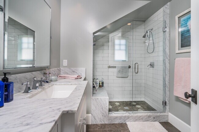 Building Photo - California Coastal Awaits: Luxurious Custom 3-Bedroom Home with Marble Touches on Balboa Island