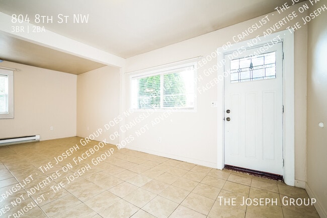 Building Photo - 804 8th St NW