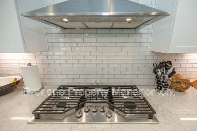 Building Photo - 499 W Main St